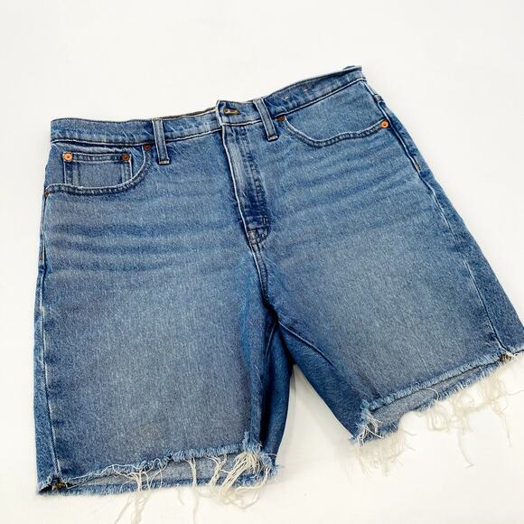 Madewell High-Rise Mid-Length Denim Shorts in Bingley Wash: TENCEL Denim Edition - Picture 3 of 8